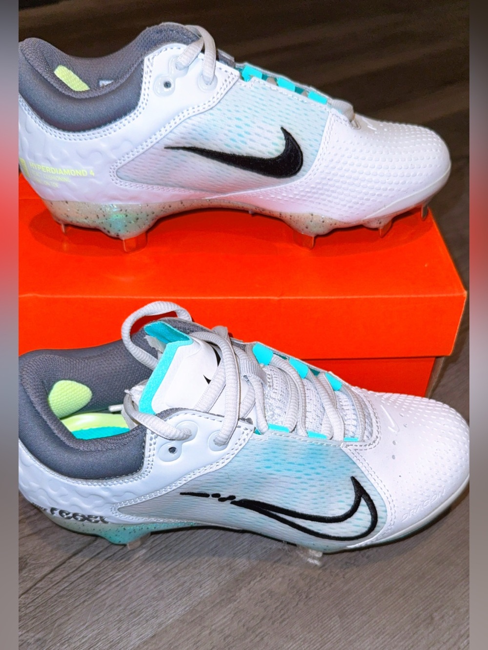 Nike White, Teal & Black Women's HYPERDIAMOND 4 ELITE Cleats Size 5.5